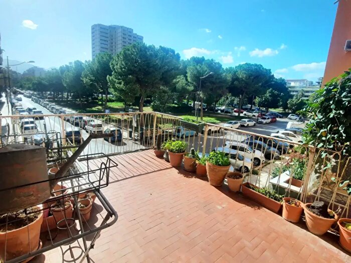 Appartamento quadrilocale in vendita in Via Francesco Paolo di Blasi, Palermo