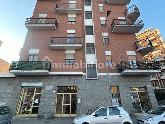 Appartamento trilocale in affitto in Via Aosta, Aurora, Torino