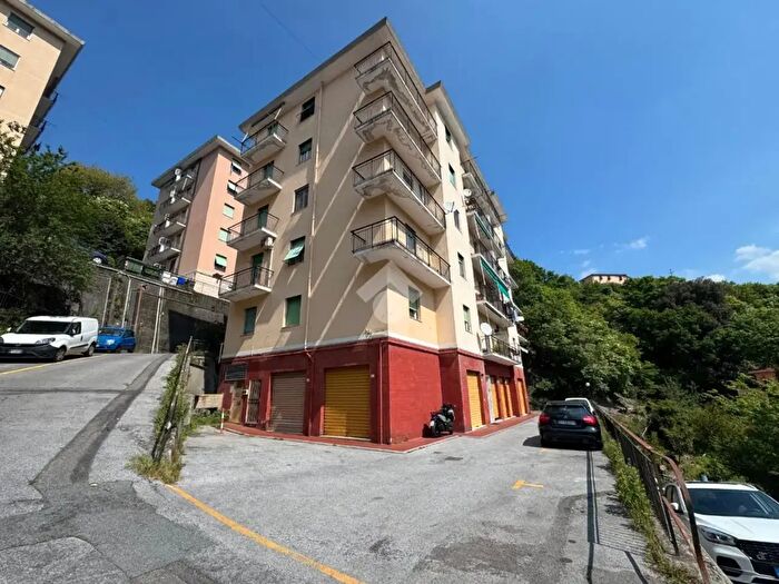 Appartamento quadrilocale in vendita in Salita Brasile, Genova