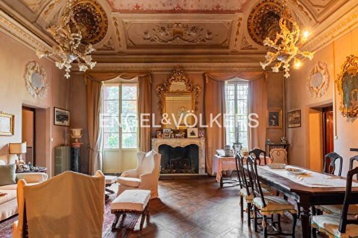 Appartamento con 6 locali in vendita in Via Nosadella, Bologna