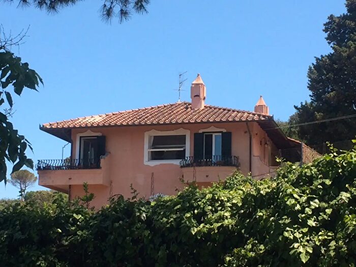 Appartamento con 6 locali in vendita in Via Discesa del Valle Snc, Monte Argentario