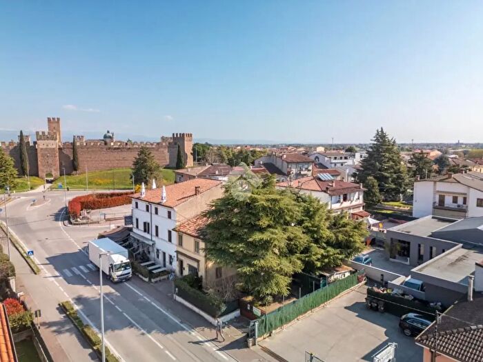 Casa con 6 locali in vendita in Via Mantova, Villafranca Di Verona