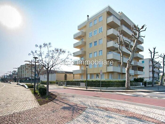 Appartamento trilocale in affitto in Via Guido Cavalcanti, Centro, Misano Adriatico