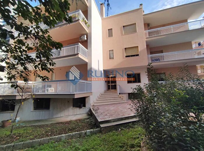 Appartamento trilocale in vendita in Via Francesco Longo, Castellana Grotte