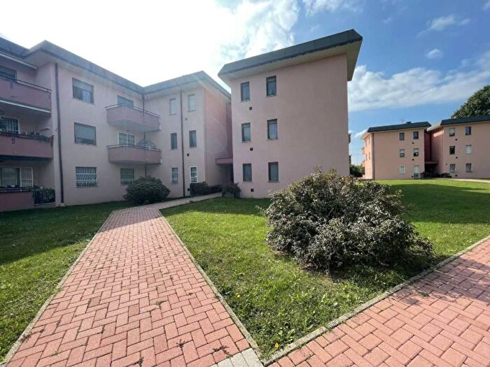 Appartamento trilocale in affitto in via delle Groane, Centro, Arese