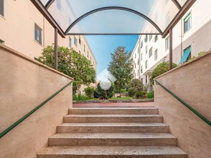 Appartamento bilocale in vendita in Via Tonale, Roma