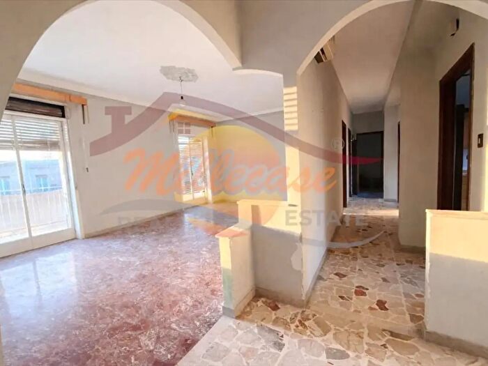 Appartamento con 6 locali in vendita in Via Mascalucia, Siracusa