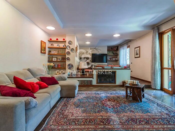 Casa con 10 locali in vendita in Via Castrocaro, Riccione