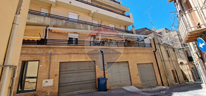 Appartamento quadrilocale in vendita in Via Mercato, Enna