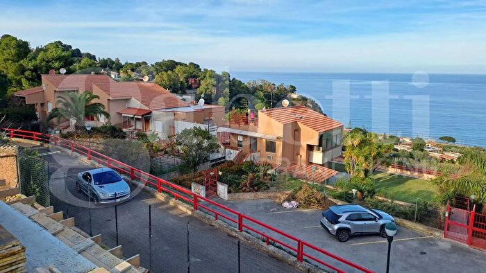 Casa quadrilocale in vendita in Contrada Sperone Snc, Altavilla Milicia