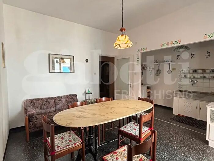 Appartamento trilocale in vendita in Via Servettaz, Savona