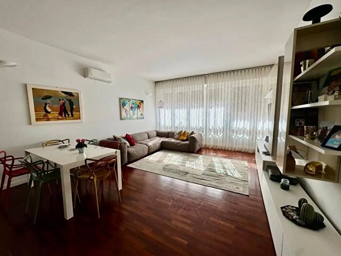 Appartamento con 5 locali in vendita in Orenzo Il Magnifico, Firenze