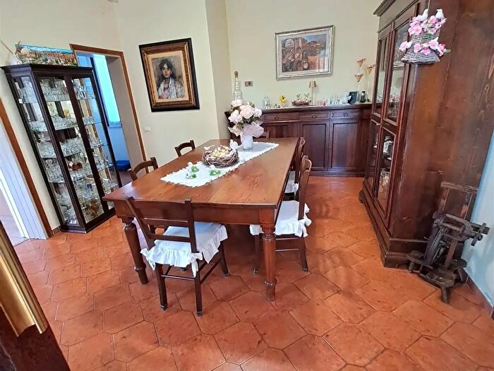 Casa con 8 locali in vendita in Poggio Rusco