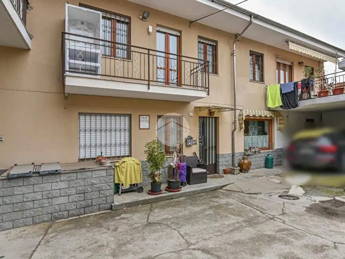 Appartamento con 5 locali in vendita in Via Roma, Giaveno