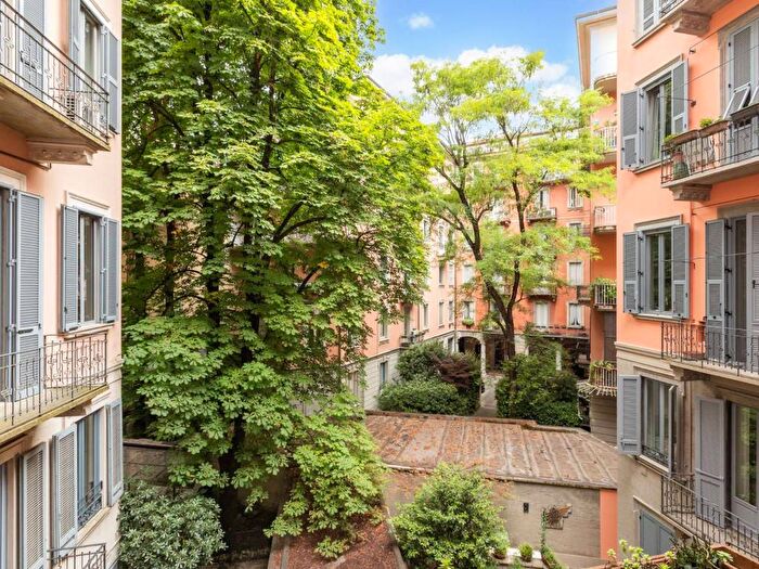 Appartamento con 6 locali in affitto in Via Aurelio Saffi, Vincenzo Monti, Milano
