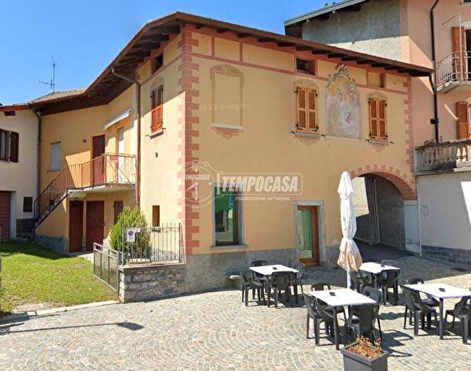 Appartamento trilocale in vendita in Piazza Settembre, Alta Valle Intelvi