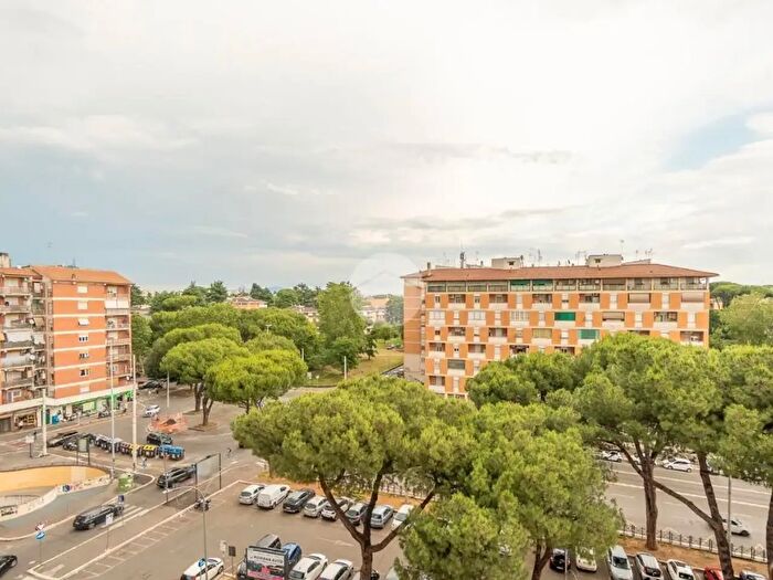Appartamento trilocale in vendita in Piazza Ottaviano Vimercati, Roma