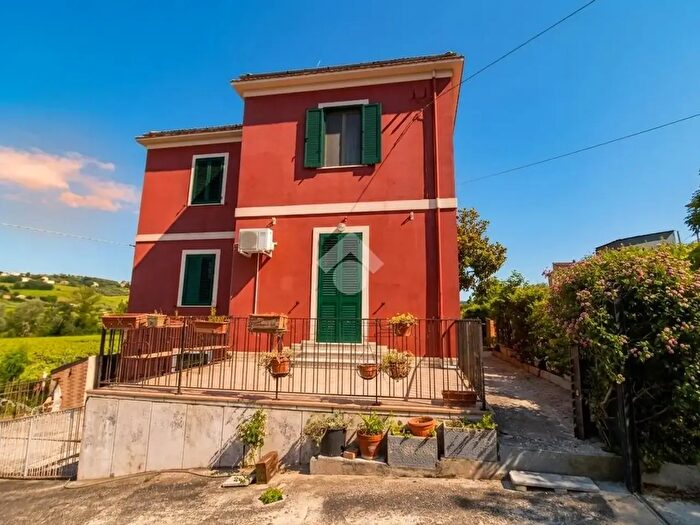 Casa con 9 locali in vendita in Via Ss, Villamagna