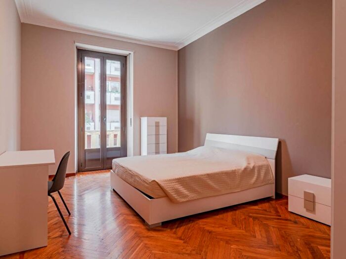 Appartamento trilocale in affitto in Via Benvenuto Cellini, San Salvario Dante, Torino