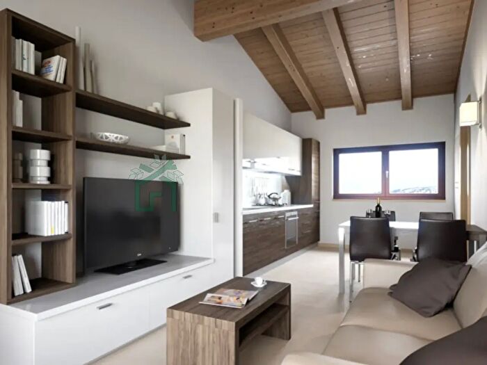 Appartamento trilocale in vendita in Via Roma, Soave