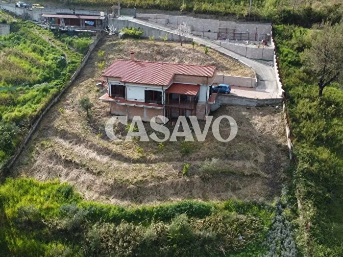 Casa quadrilocale in vendita in Via Vainisi, Salerno