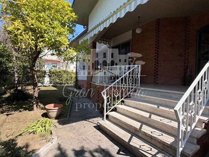 Casa con 6 locali in affitto in Centro, Forte dei Marmi