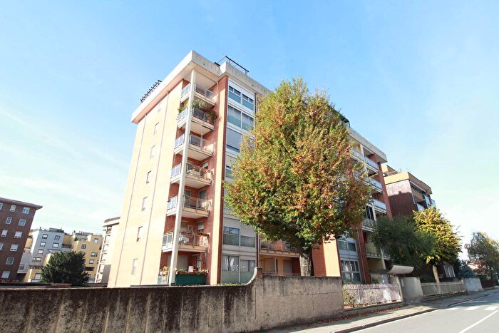 Appartamento trilocale in vendita in Via Sforzesca G, Novara