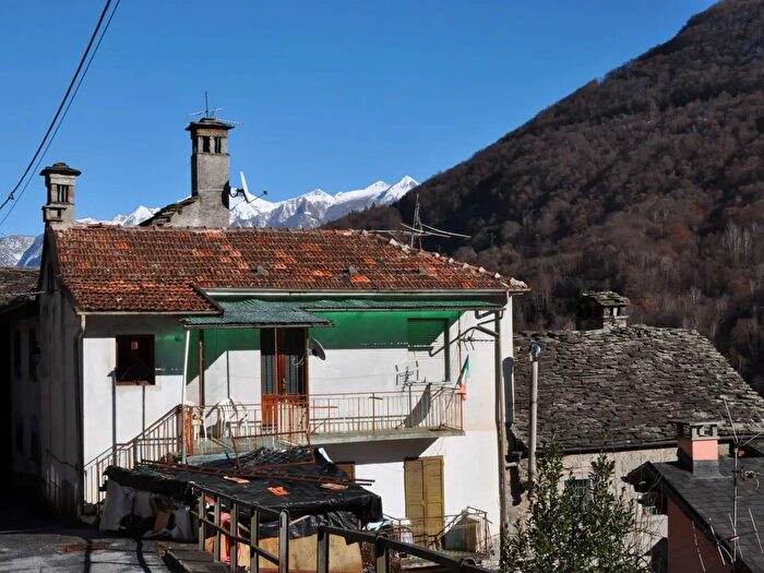 Appartamento con 6 locali in vendita in Via Seppiana, Borgomezzavalle