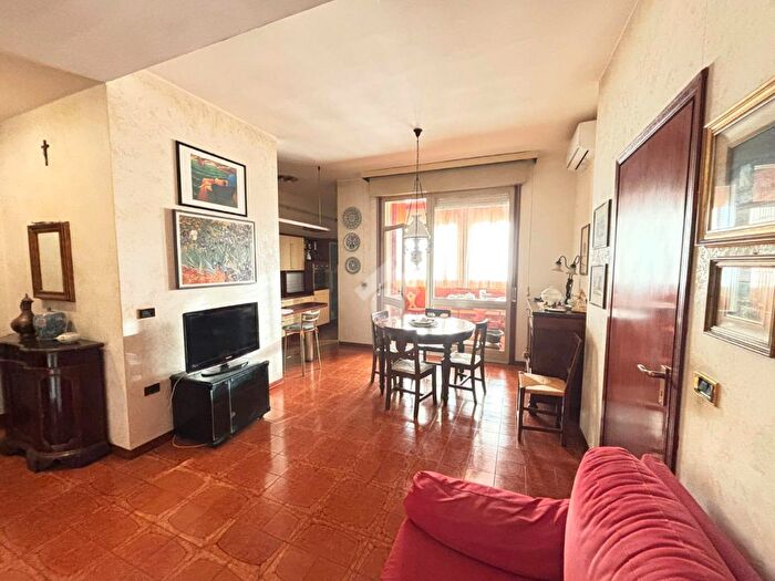 Appartamento quadrilocale in vendita in Viale Veneto, Mantova