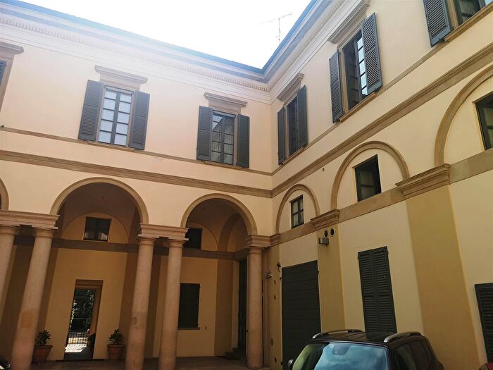 Appartamento trilocale in vendita in Via Cairoli, Vigevano