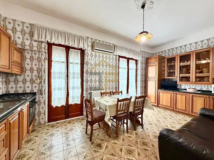 Appartamento con 6 locali in vendita in Via Benvenuto Cellini, Partinico