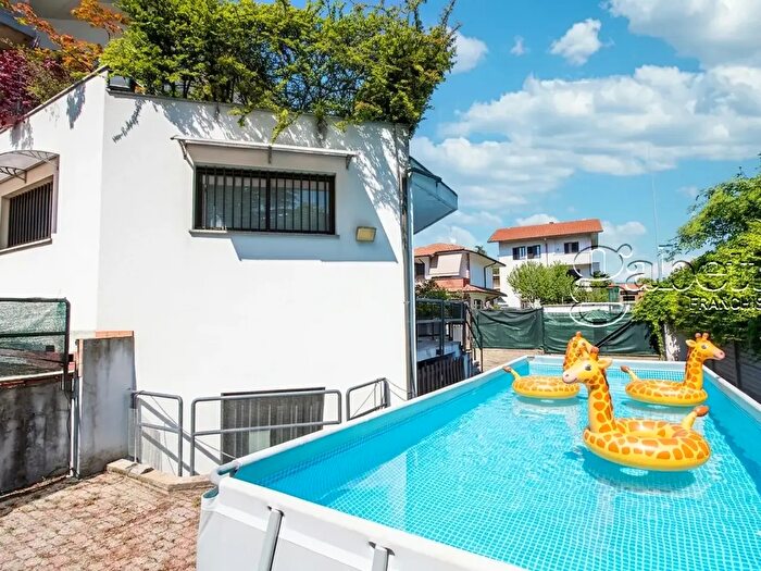 Casa con 5 locali in vendita in Via Gian Battista Vico, Parabiago