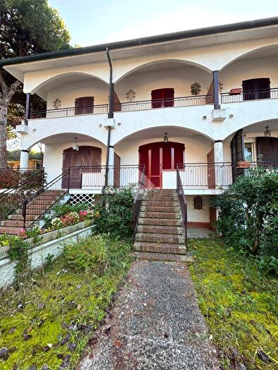 Appartamento quadrilocale in vendita in Via Lorenzetti, Comacchio