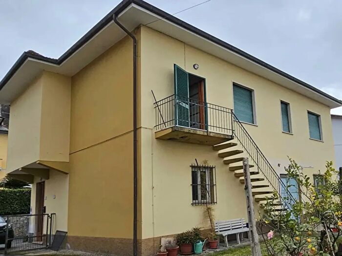 Casa con 6 locali in vendita in Massarosa