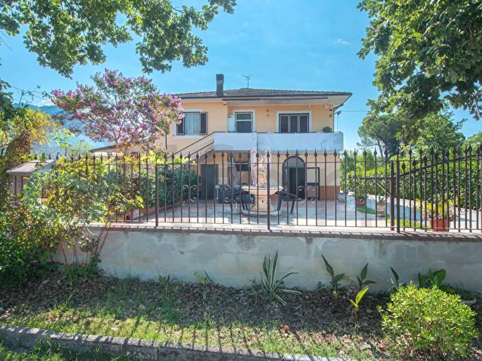 Casa con 10 locali in vendita in Via Querceto, Roccasecca