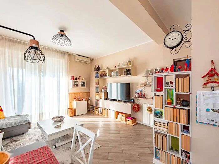 Appartamento trilocale in vendita in Lainate