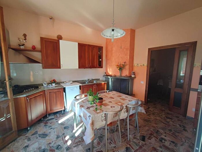 Casa con 6 locali in vendita in Palaia