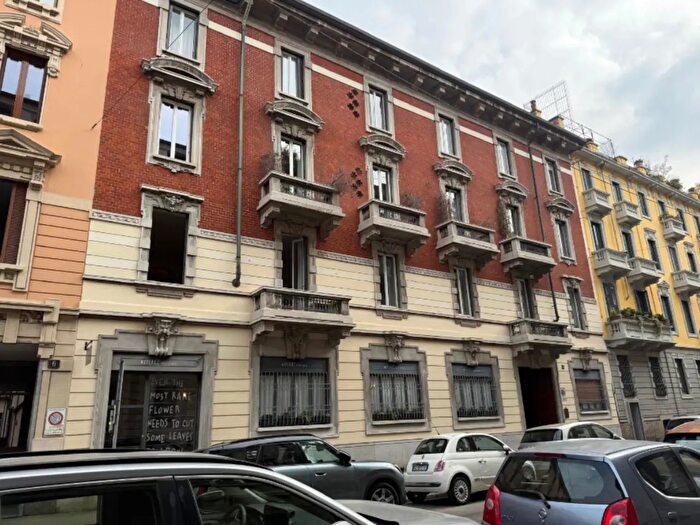 Appartamento con 8 locali in affitto in Via Bartolomeo Panizza, Milano