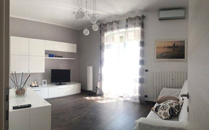 Appartamento bilocale in affitto in Via George Washington, Solari, Milano