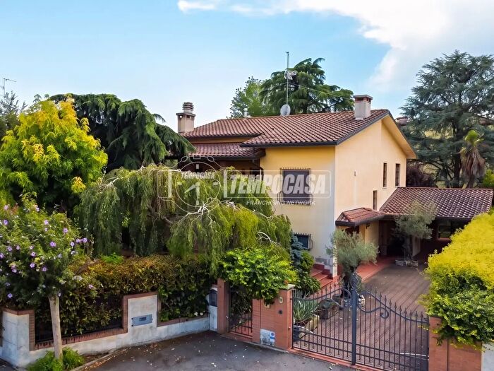 Casa quadrilocale in vendita in Via Donatori di Sangue, Terre del Reno