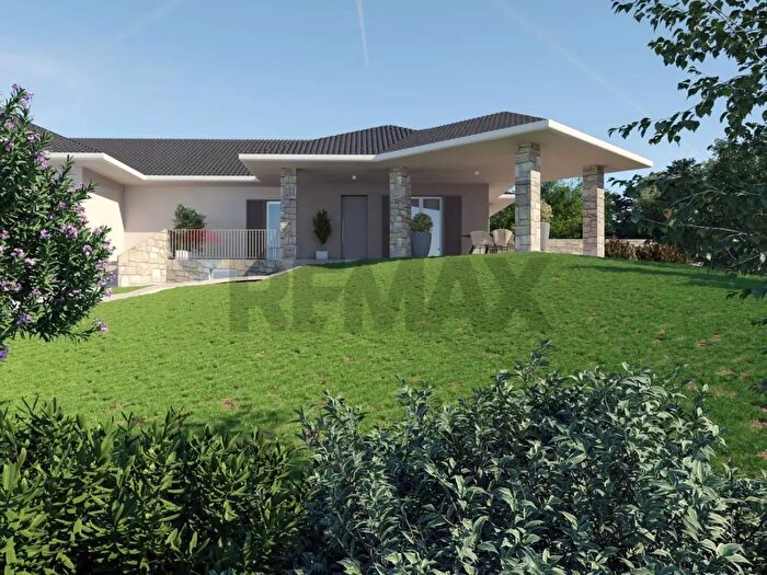 Casa con 5 locali in vendita in Rogno