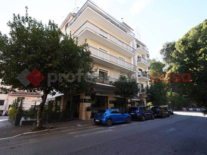 Appartamento quadrilocale in affitto in Via Enrico de Nicola, Centro, Cassino