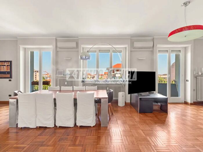 Appartamento con 6 locali in vendita in Viale Romagna, Milano