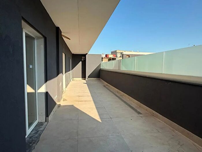 Appartamento trilocale in vendita in Napoli