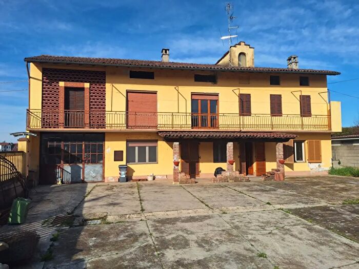 Casa con 7 locali in vendita in Via Carlo Alberto, Borgo San Martino