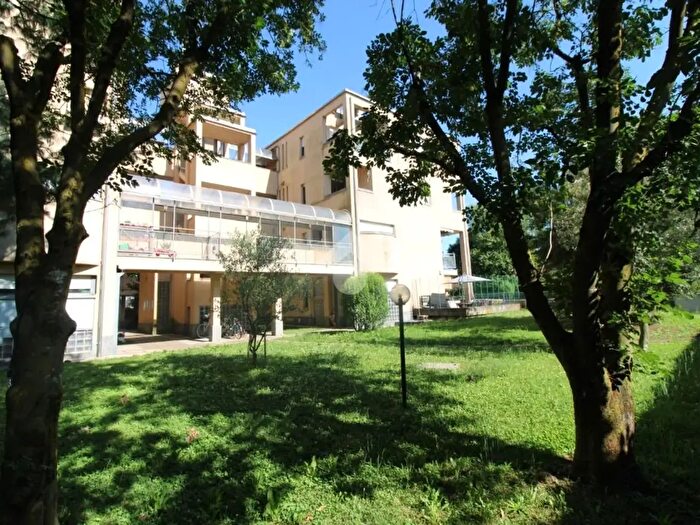 Appartamento trilocale in vendita in Via Monviso, Arcore