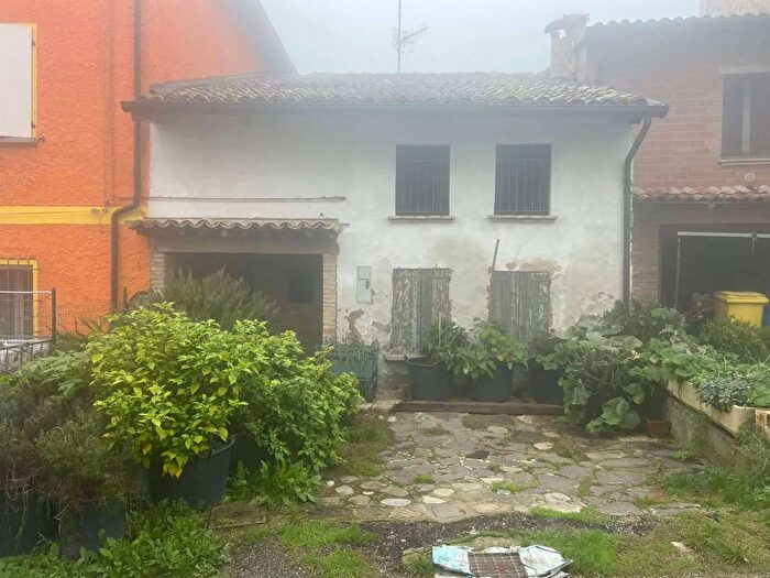 Casa quadrilocale in vendita in Via Fosse Ardeatine Snc Quattro Castella, Quattro Castella