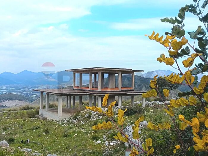 Casa con 12 locali in vendita in Localita Levaglie Scerpano Snc, Itri