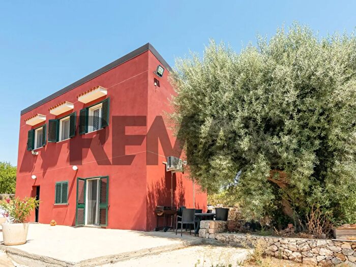 Casa quadrilocale in vendita in Contrada Grottaperciata Berrattazza Sn, Siracusa
