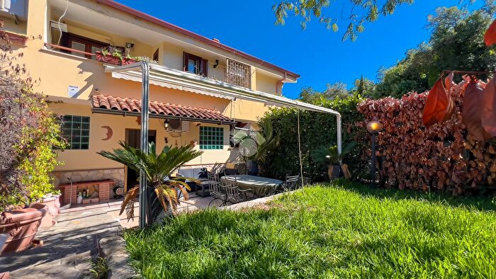 Casa quadrilocale in vendita in Via delle Vigne, Formia